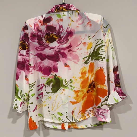 Sea Suns Floral Blouse - Picture 10 of 11